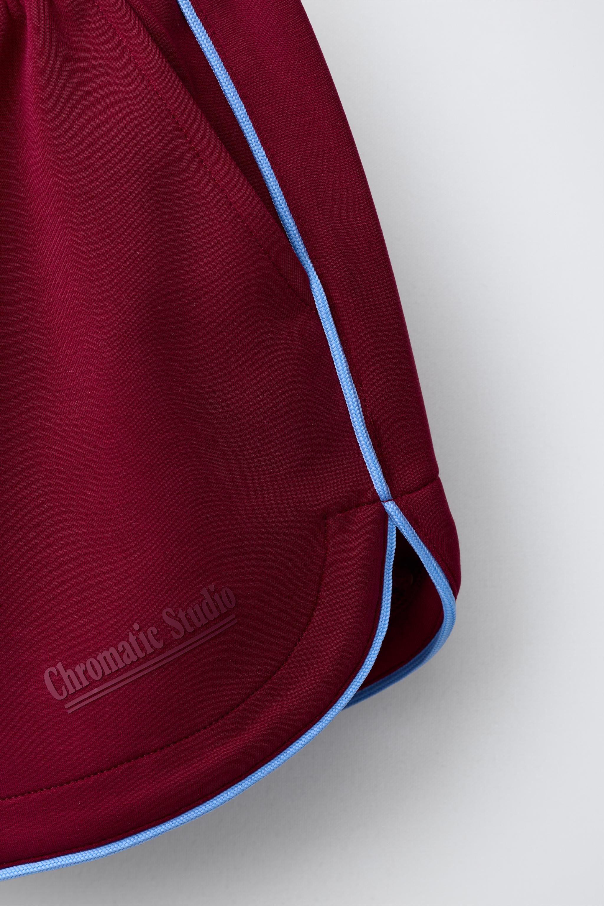 SHORT SPORT EN CONTRASTE ET MODAL